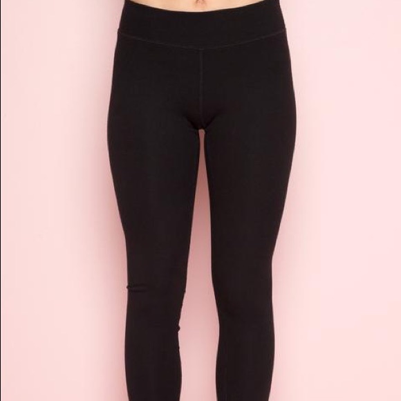 Brandy Melville Black Jaycee High Waisted Leggings - Picture 2 of 5